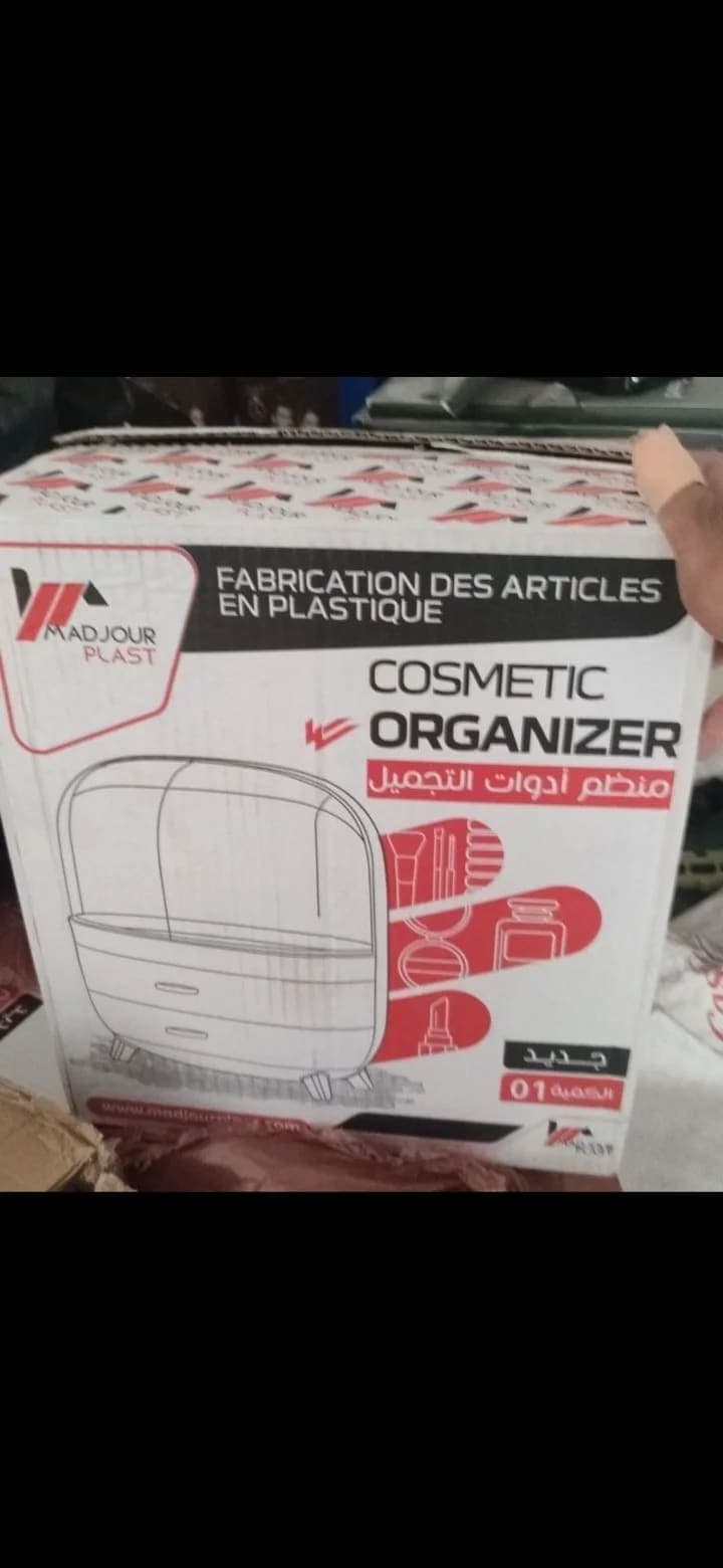 منظم أدوات التجميل